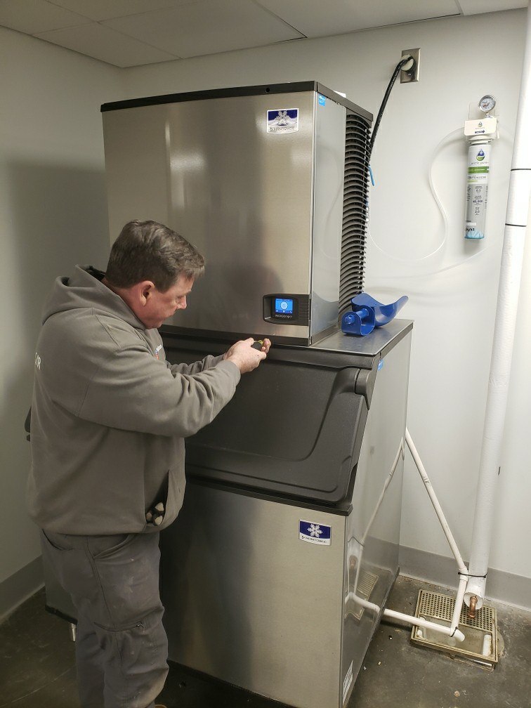 Manitowoc Commercial Ice Maker and Bin Installation in Lexington, KY